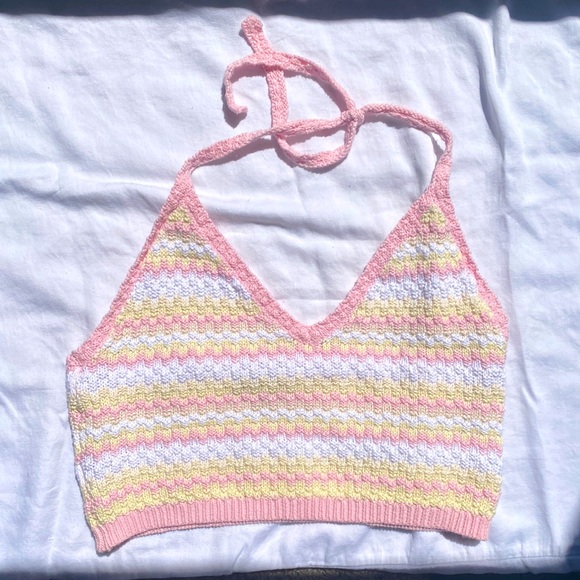 SELLING TOP!! The skirt is on my page if you want to buy!! Super cute set 💕💛🤍 - Picture 2 of 3